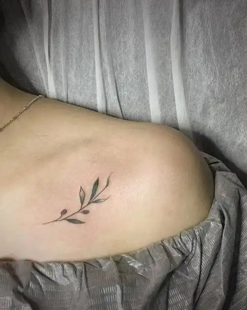 小清新纹身图片_胸部纹身图案