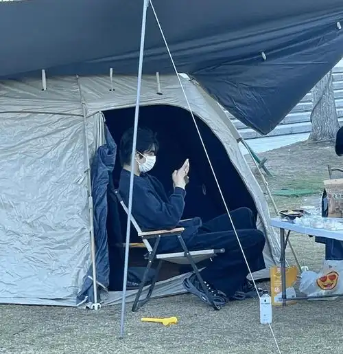 直夸俩人好温柔,索要签名被拒绝_明星_搭帐篷_帅哥