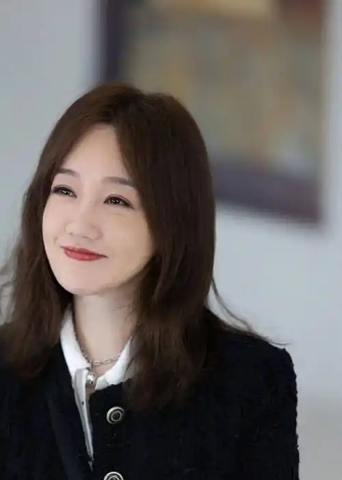 胡歌前女友仍似少女,身边放佛珠已皈依佛门_陈好_照片_电影