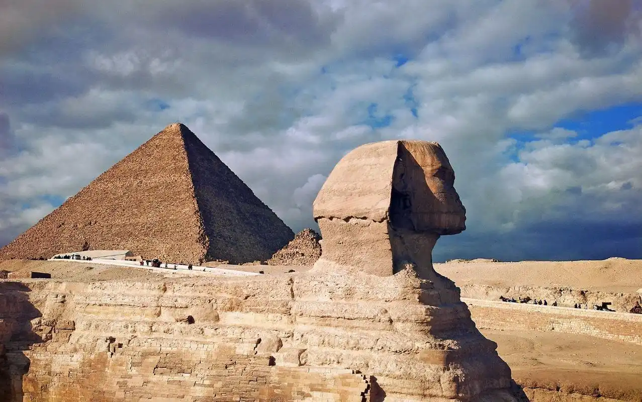 是世界上最大,最高的埃及式金字塔