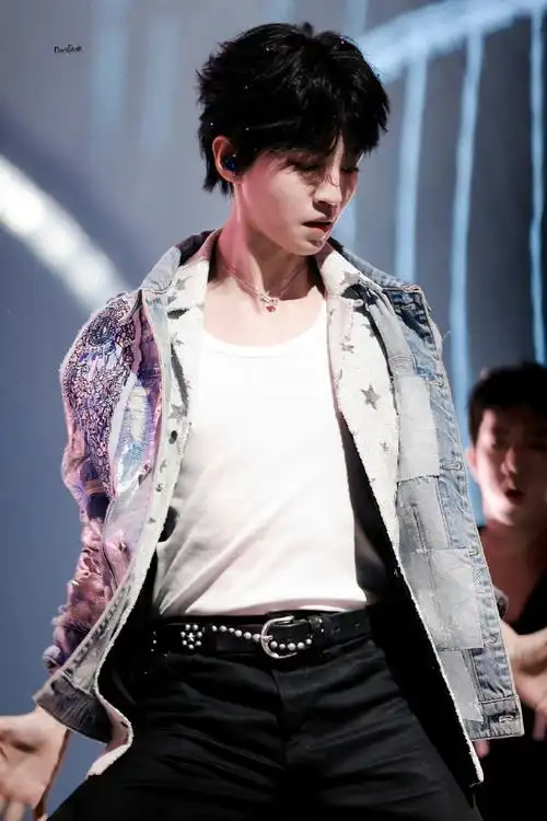 只为王俊凯#王俊凯超话231231 2024江苏卫视跨年演唱会 行程图包 高清