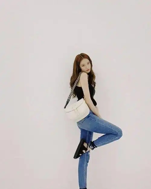 "南韩腿精"李圣经穿搭合集,天使面孔魔鬼身材,简直太绝!