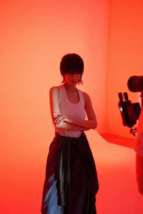 幂的工作日记##杨幂红秀封面##杨幂红秀9月刊封面