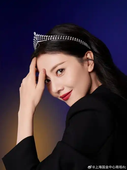 chaumet代言人高圆圆,佩戴jos07phine valse imp07riale 钻冕,和