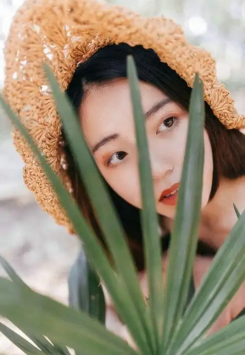 清秀少女户外阳光笑容优雅唯美写真