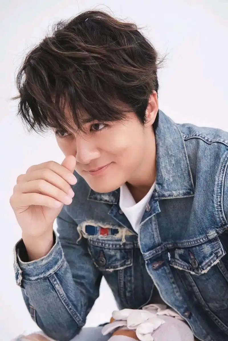 准备好迎下段恋情,自称不婚主义  知名歌手吴克群宣布与演员女友