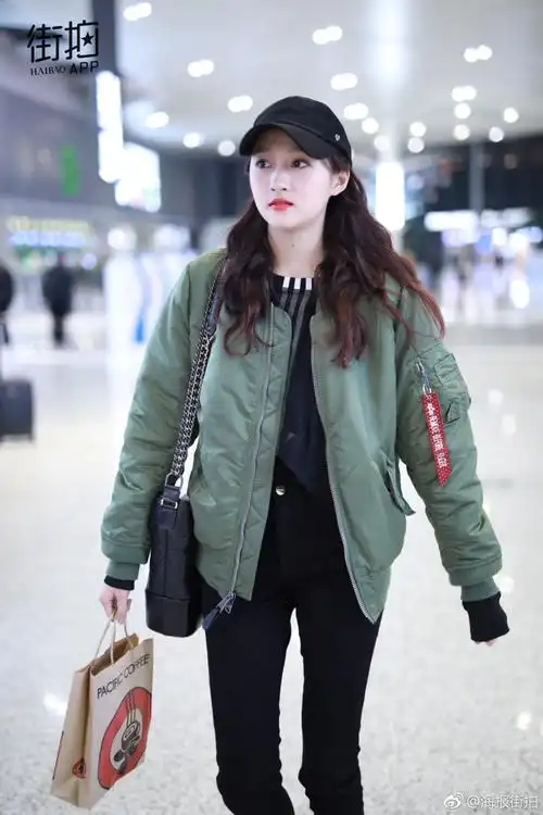 关晓彤 机场照 出处见水印.