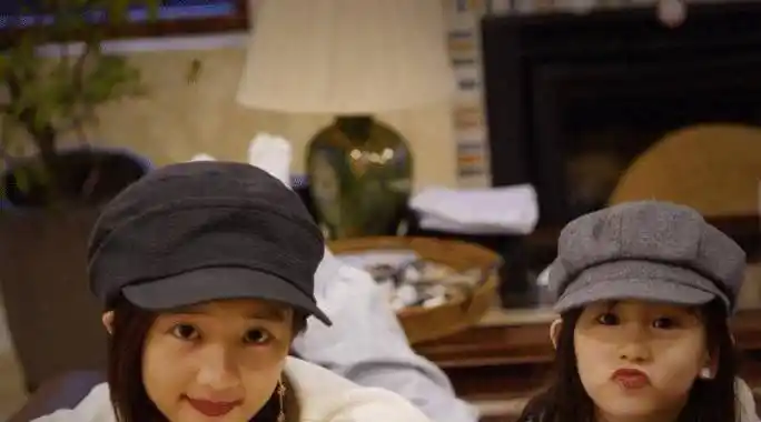 孙莉晒6岁多妹搞怪照,她的长相惊艳全网,粉丝:黄磊基因太强大