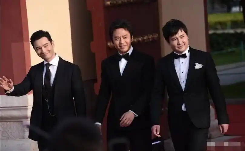金鸡奖闭幕式主持阵容揭晓,邓超沈腾3人担任,红毯将会星光熠熠_腾讯