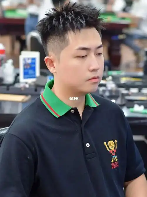 前刺飞机头是一种特别潮流有型的男士发型,深受广大时尚男士的喜爱.