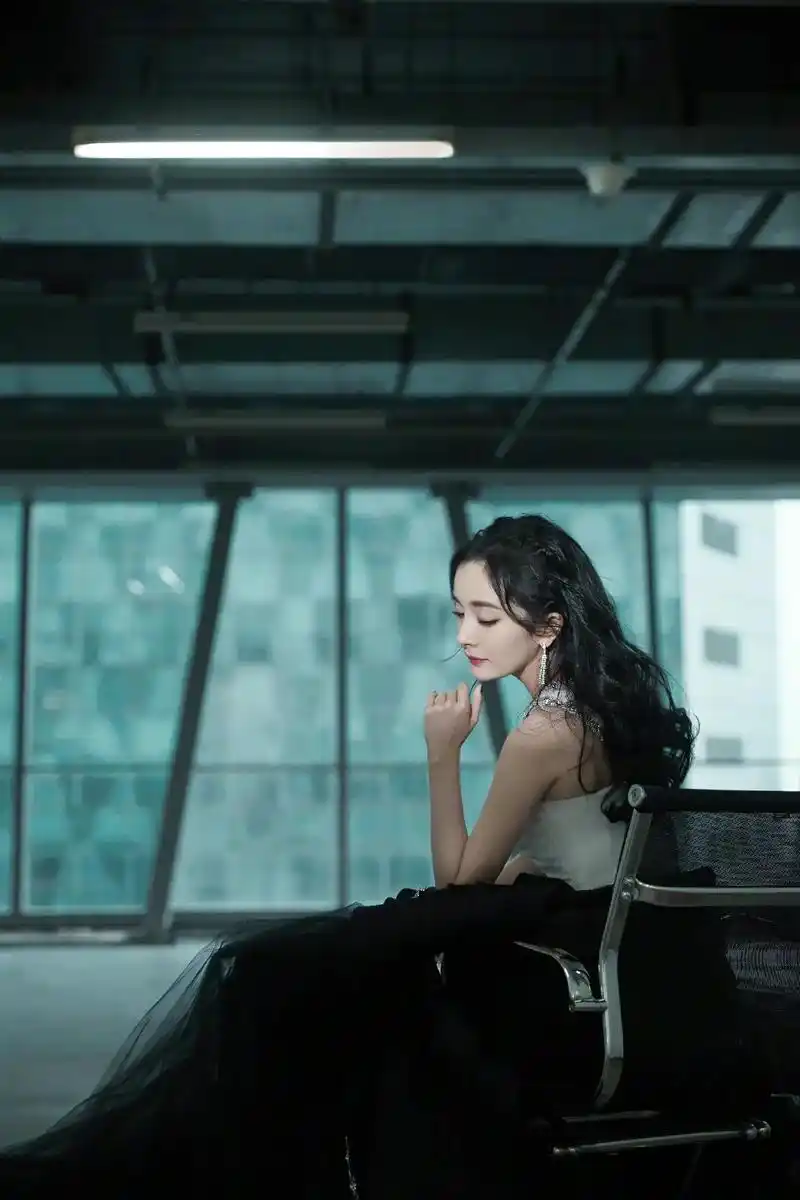 black.#杨幂 #向全世界安利杨幂 #杨幂手机壁纸  - 抖音