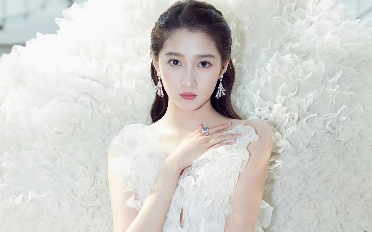 关晓彤甜美写真桌面壁纸