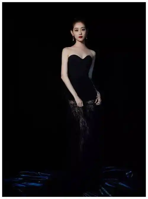 祝绪丹这礼服有点猛呀!