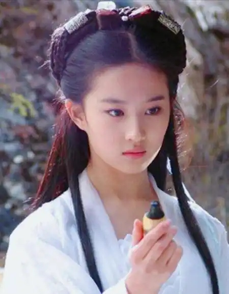 宋茜的18岁,杨幂的18岁,赵丽颖的18岁,而她的18岁宛若仙女!