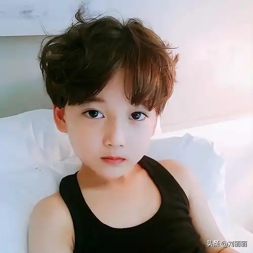 锅盖头发型(十一最帅气小男孩发型15款) - 百科全说