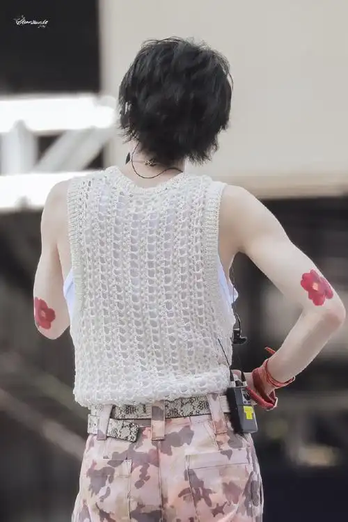 存那些美好背影和回眸#华晨宇花傲天##华晨宇2024向阳而生#啊～空白的