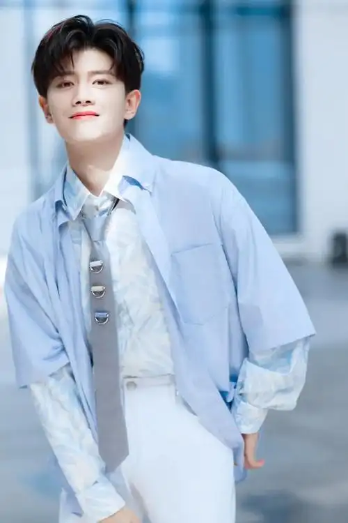 任嘉伦头像壁纸:国超阳光帅气头像壁纸合集