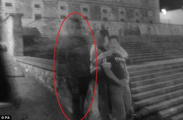 英鬼魂照片评比结果揭晓古堡老妪鬼怪夺冠图2