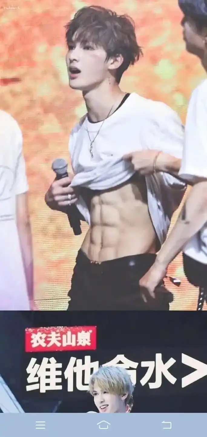 农夫山泉维他 水>@帅呆了啊王一博求这类动漫男腹肌头像!