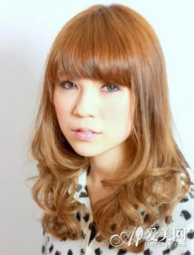 女生电发发型图片 尽显妩媚性感