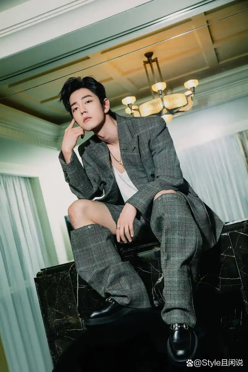 肖战这是穿的啥?穿西裤露小腿,从狂野到绅士,这跨度有点大