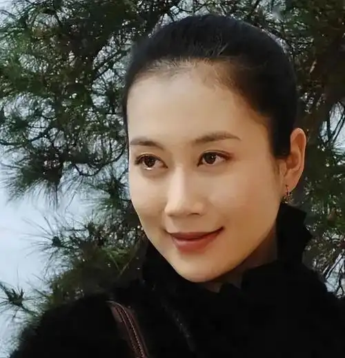 温峥嵘:海清献血请她吃烤鸭,翻墙和初恋约会,给黄磊车胎放气