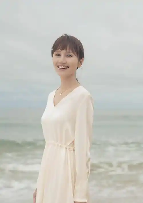 但其实现实生活中的袁泉是一个很安静的人,直到现在夏雨都记得第一次