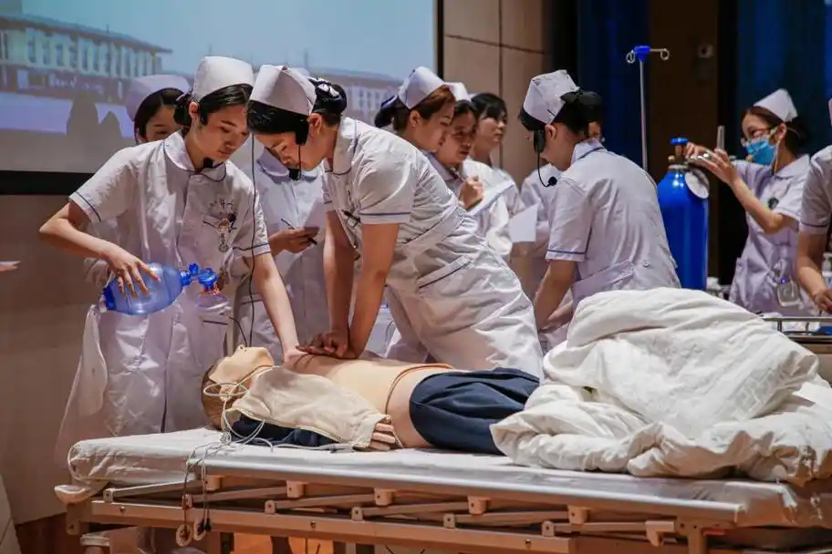 我校医学院举办第四届护理技能大赛-湖北恩施学院_湖北民族大学科技学