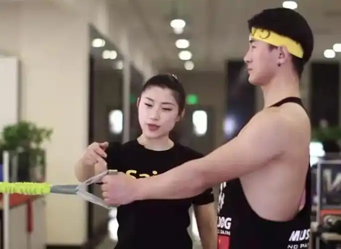 小技巧让久坐办公室的上班族告别体态问题?