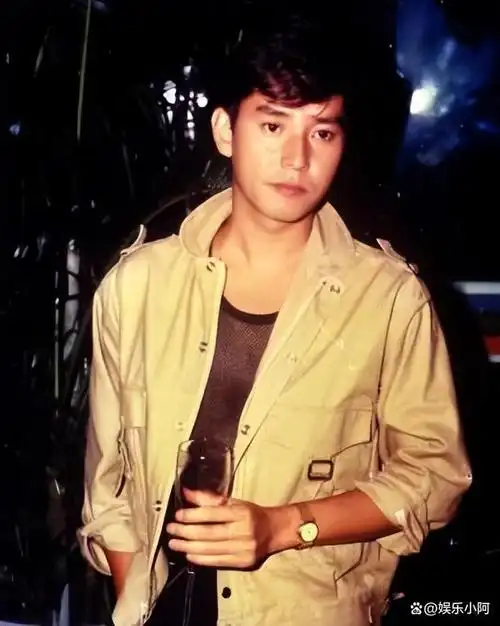 谭咏麟:哄老婆丁克15年,却和19岁"情妇"生子,多年后追悔莫及