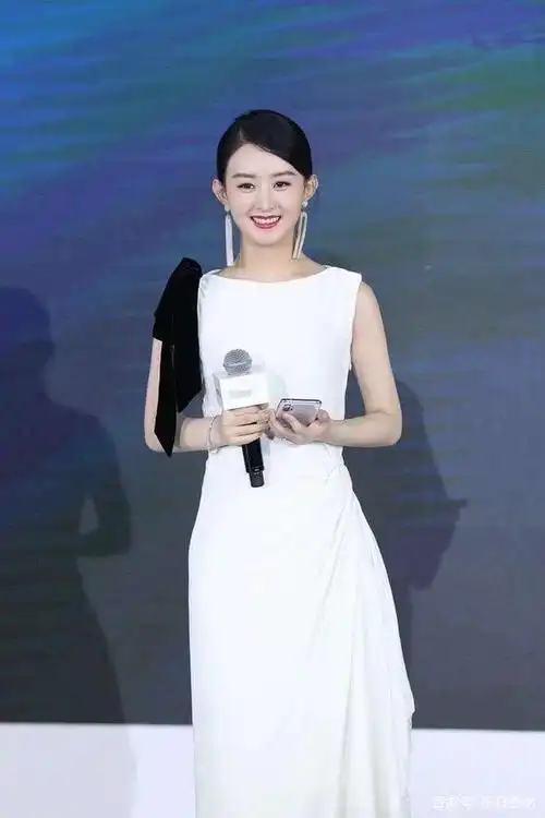 赵丽颖产后复出转型走淑女风!