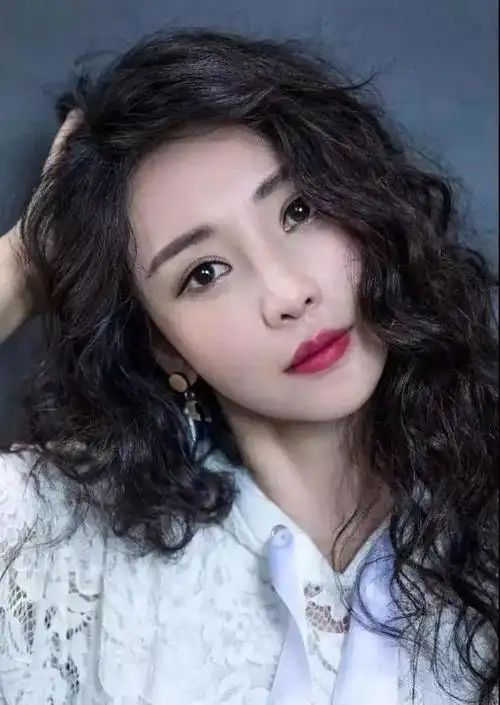 发型干货▏2020年了我还是想走复古港风收下这篇发型指南