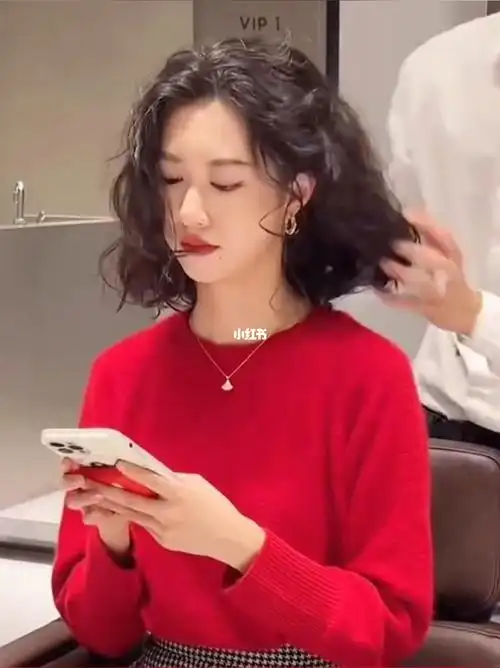 女明星同款烫发染发发型