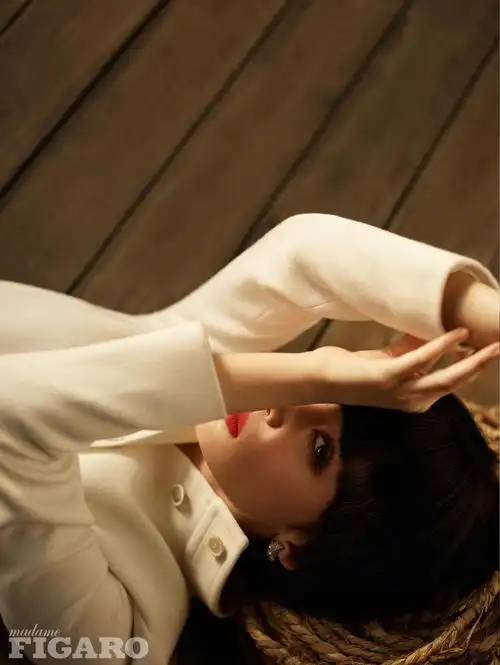 古力娜扎尝试波波头短发 彰显个性又不失气质_中国青年网