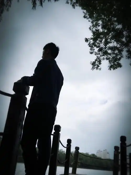 一个人行走,感谢孤独