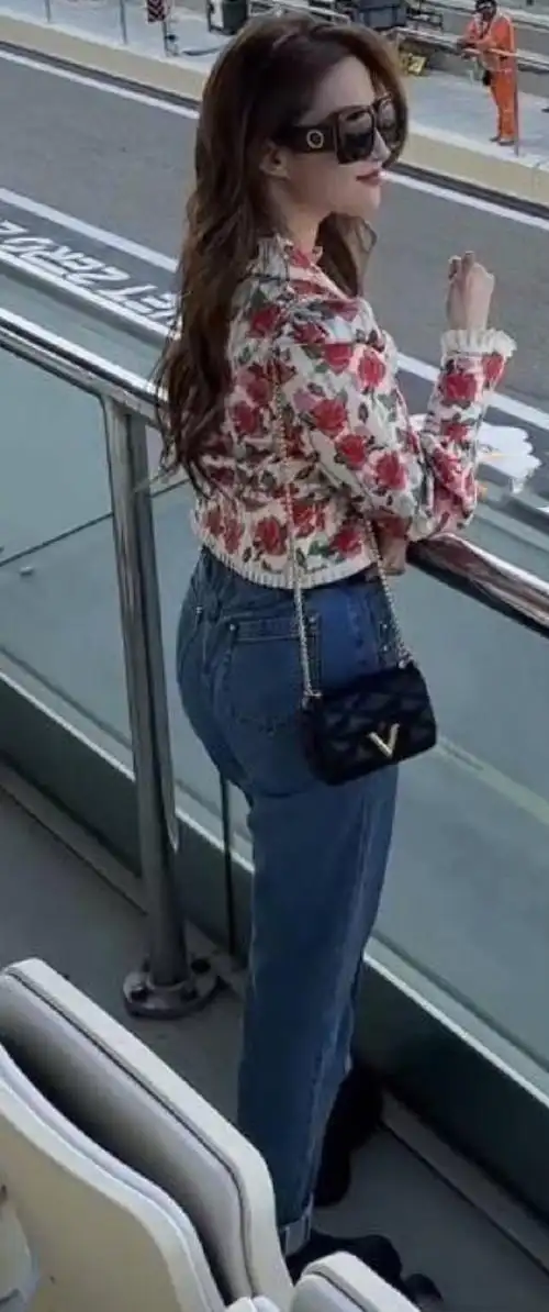 刘亦菲满分的穿搭,化身成熟女神!时尚自信有魅力