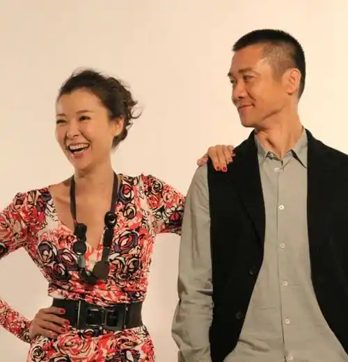 爸爸是副参谋长,家世显赫的她52岁却仍不婚不育_柯蓝_李泉_李亚鹏