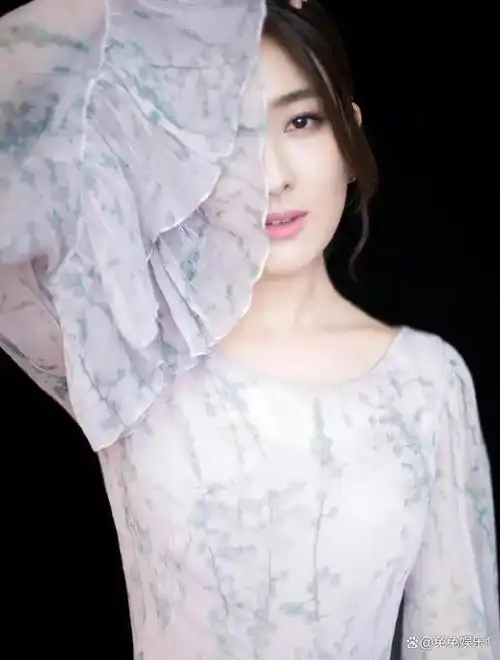 难怪马苏有马漂亮的绰号,这颜值真的很出众,不愧是孔令辉看中的