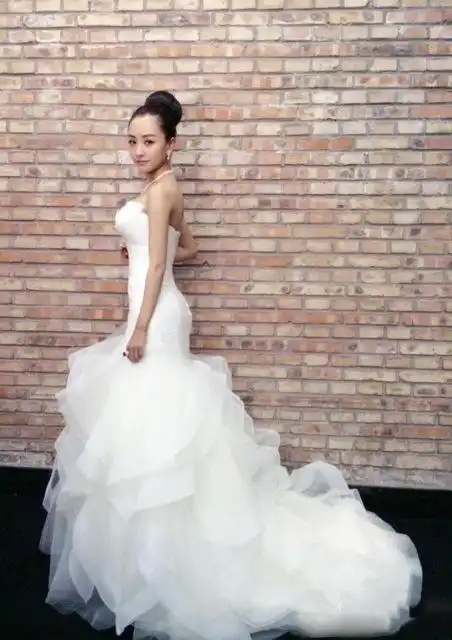 穿着婚纱同框的杨蓉杨紫,谁的美貌更胜一筹?