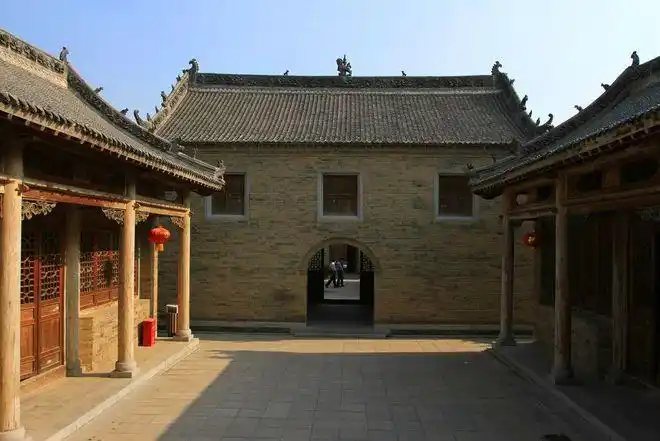 项城袁世凯故居因此综合权衡之后,为了让家乡百姓能够安稳生活,同时