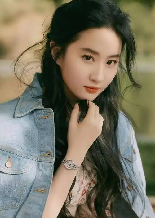 棒棒国多少没有见过世面,刘亦菲就穿个韩服就把他们激动的_仙女_低调