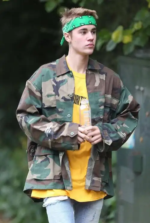 贾斯汀比伯首条微博说了什么