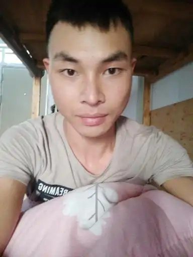 心里真难过,24岁的人了,身高1米65体重50公斤,又黑又丑,每天都是过着