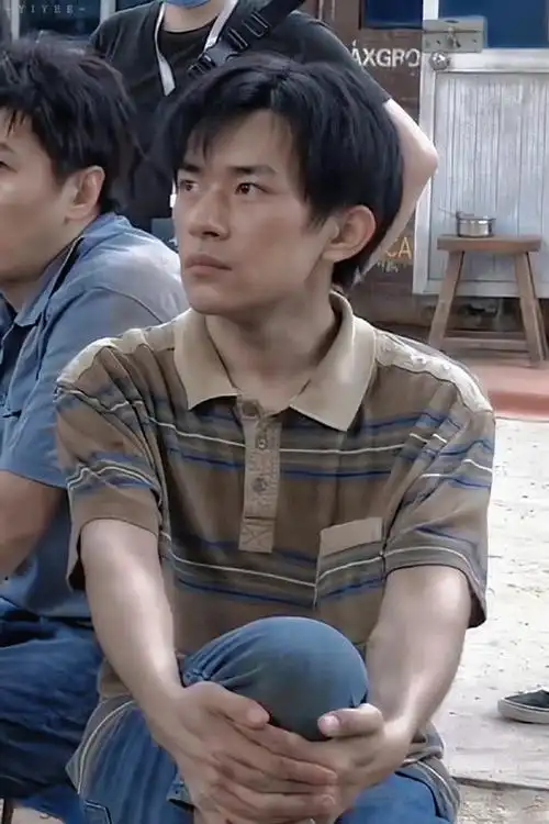 奇迹发布幕后花絮易烊千玺坐姿引调侃已经成剧组统一姿势