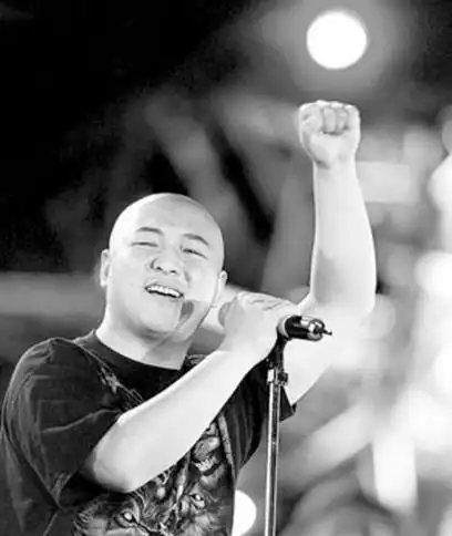 零点原主唱周晓鸥被索500万 乐队成员斥其侵权