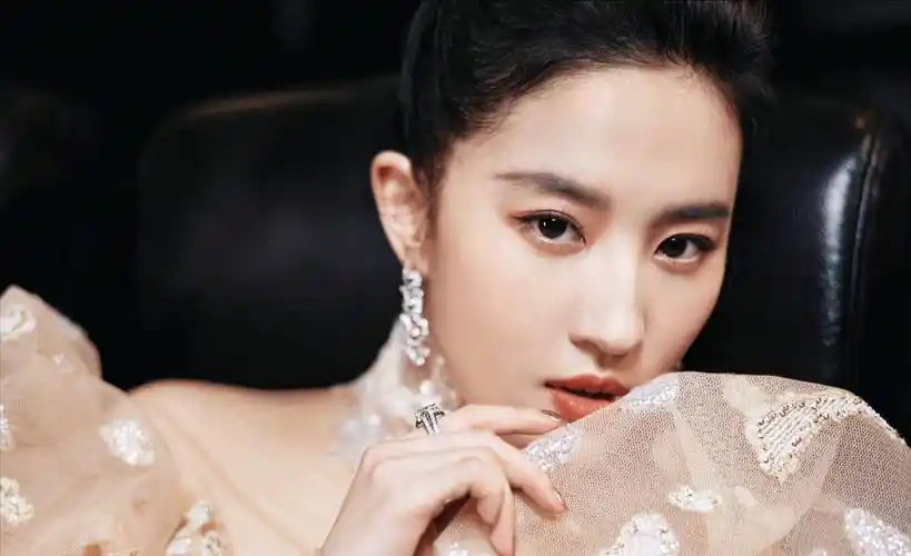 刘亦菲,太美了,不可方物,中了她的毒,神仙姐姐让我们不可自拔_一角