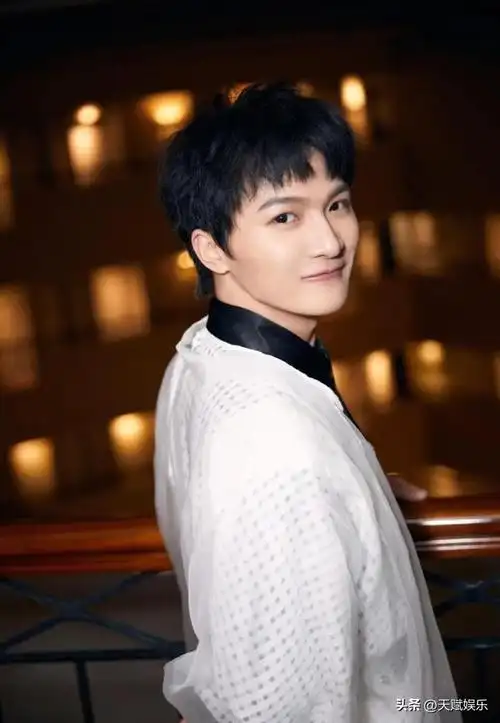 周深个人资料简介(周深是男的还是女的)