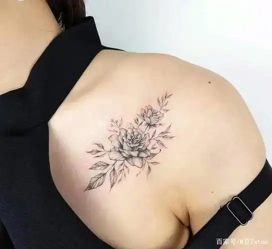 锁骨黑灰纹身图集,可能是2020最火纹身图