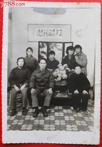 80年代全家合影老照片