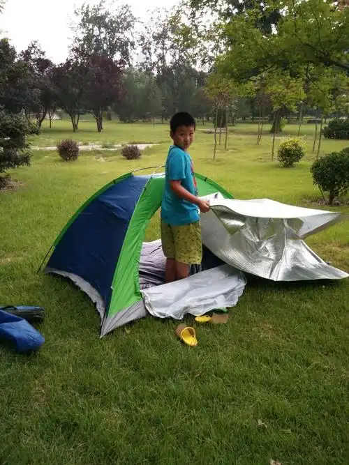 从来的路上就说了自己动手支帐篷,这不,紧忙乎